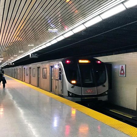 Executive Room In Toronto Next To Yorkdale Shopping Centre Exterior foto