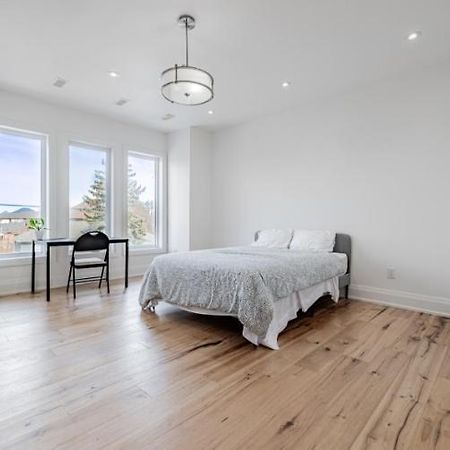Executive Room In Toronto Next To Yorkdale Shopping Centre Exterior foto
