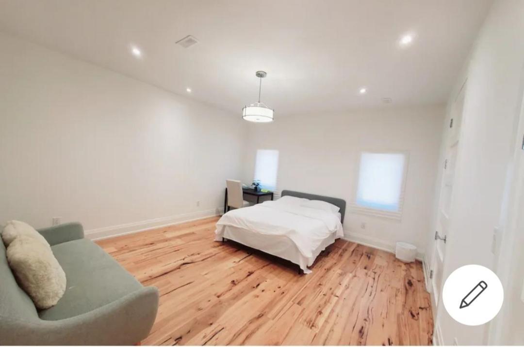 Executive Room In Toronto Next To Yorkdale Shopping Centre Exterior foto