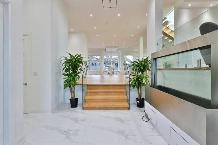 Executive Room In Toronto Next To Yorkdale Shopping Centre Exterior foto