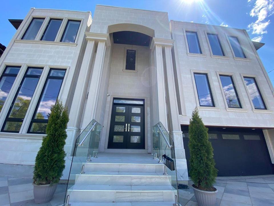 Executive Room In Toronto Next To Yorkdale Shopping Centre Exterior foto