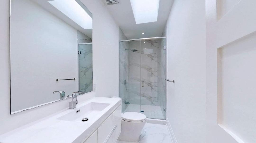 Executive Room In Toronto Next To Yorkdale Shopping Centre Exterior foto