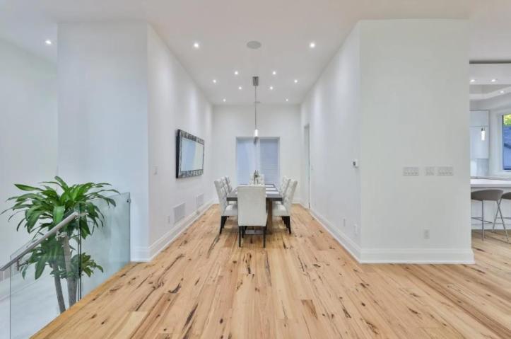 Executive Room In Toronto Next To Yorkdale Shopping Centre Exterior foto